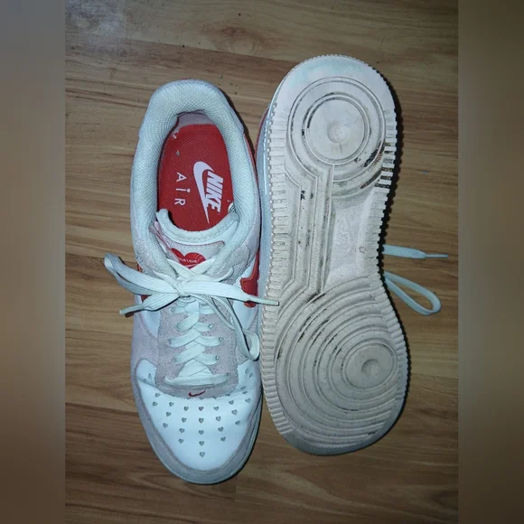 Nike Valentine Air Force 1s size 8.5 - Picture 2 of 6